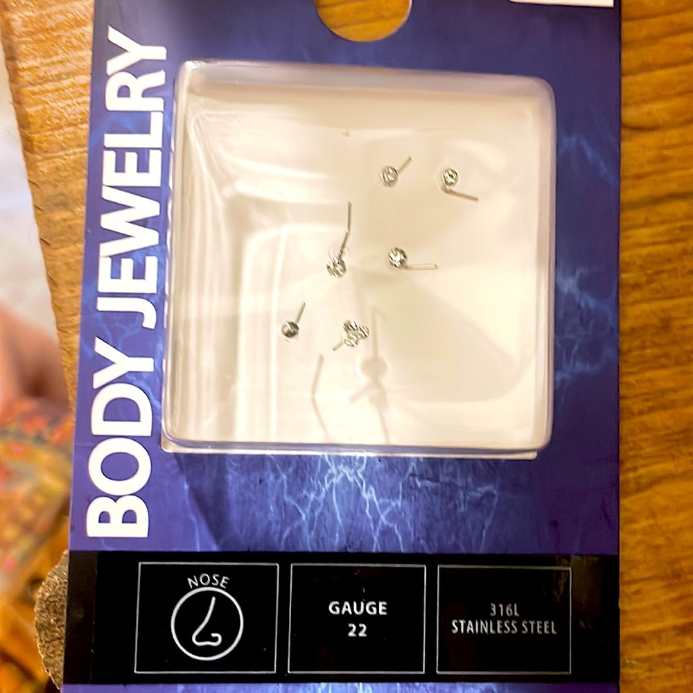 👃6 pack of BRAND NEW nose rings 👃